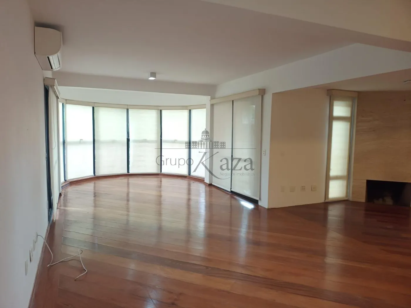 Foto 1 de Apartamento Padrão em Moema, São Paulo - imagem 1 Foto 1 de Apartamento Padrão em Moema, São Paulo - imagem 1