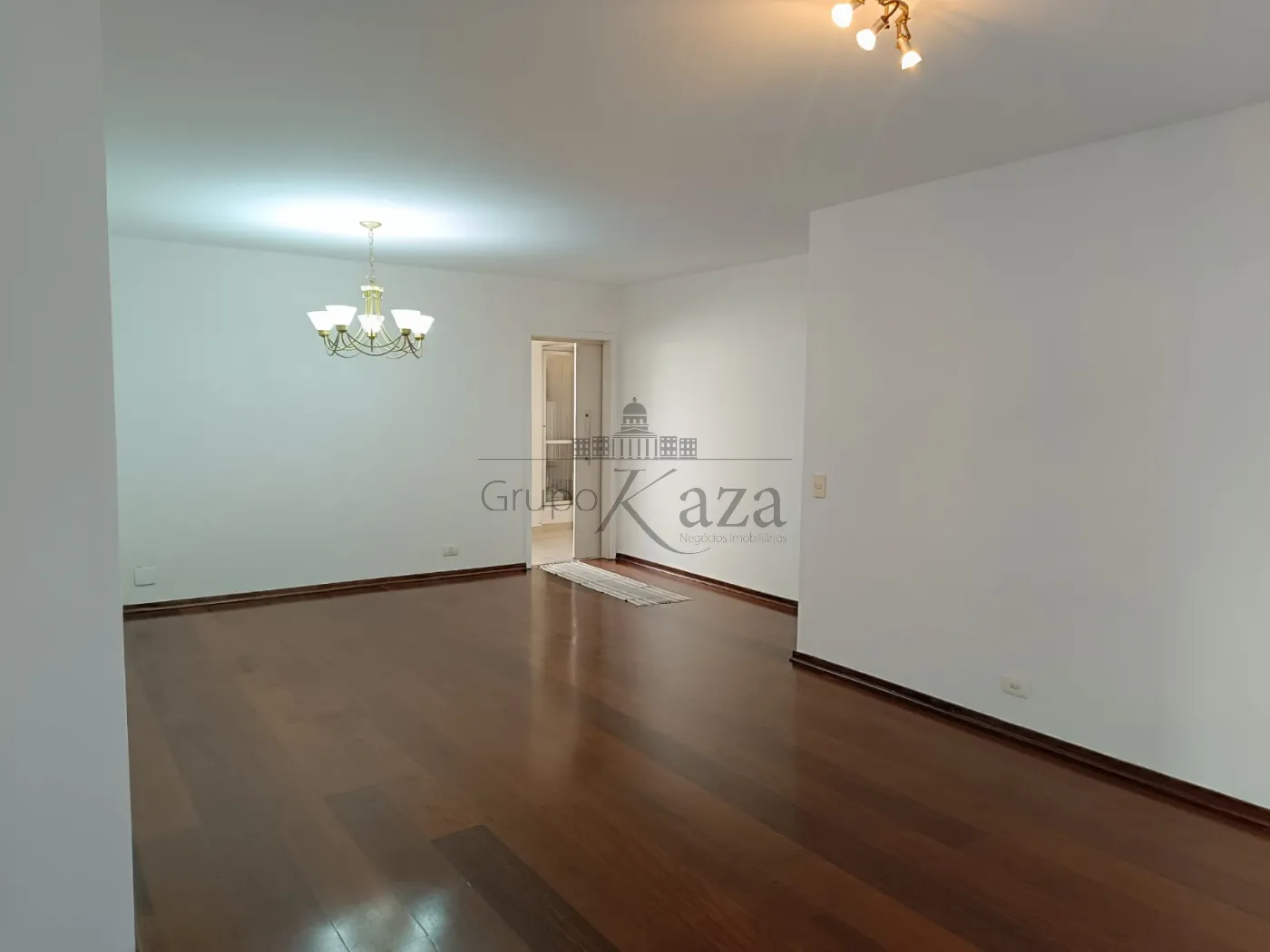 Foto 1 de Apartamento Padrão em Moema, São Paulo - imagem 1 Foto 1 de Apartamento Padrão em Moema, São Paulo - imagem 1