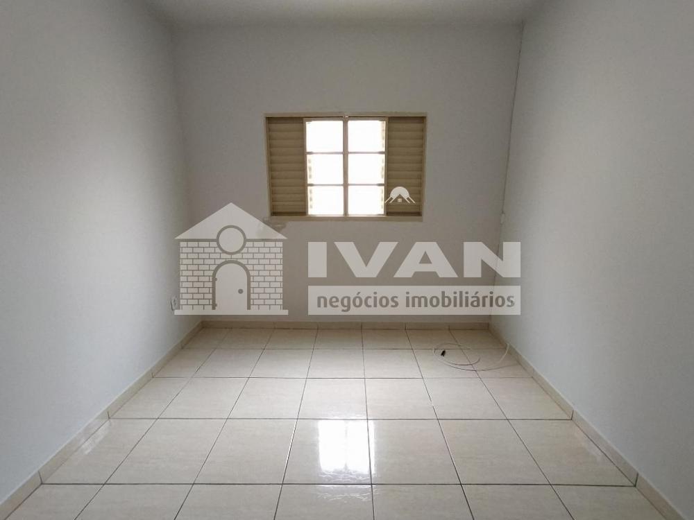 Alugar Casa Nova / Padr&atilde;o em S&atilde;o Sim&atilde;o R$ 2.500,00 - Foto 1