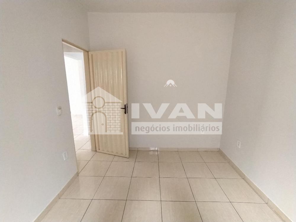 Alugar Casa Nova / Padr&atilde;o em S&atilde;o Sim&atilde;o R$ 2.500,00 - Foto 2