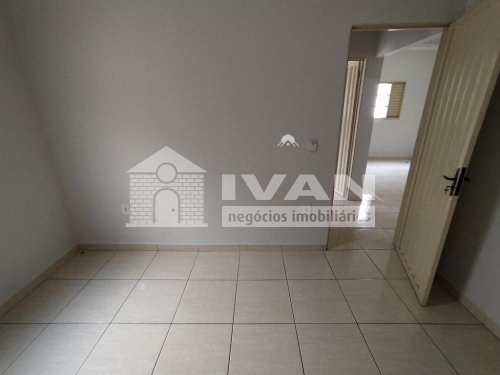 Alugar Casa Nova / Padr&atilde;o em S&atilde;o Sim&atilde;o R$ 2.500,00 - Foto 3