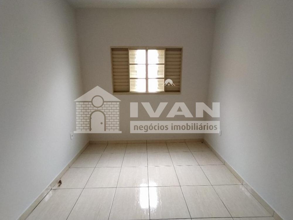 Alugar Casa Nova / Padr&atilde;o em S&atilde;o Sim&atilde;o R$ 2.500,00 - Foto 4