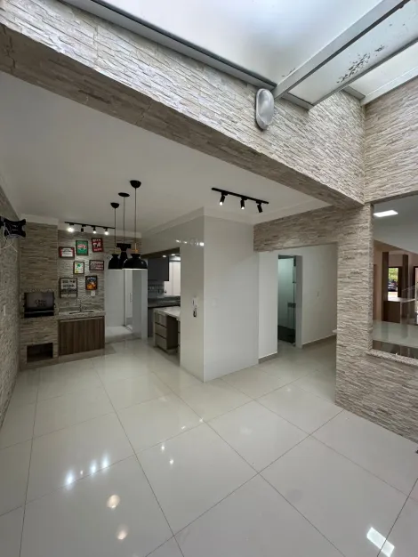 Franca Residencial Ficus Casa Venda R$1.350.000,00 Condominio R$700,00 4 Dormitorios 2 Vagas Area do terreno 200.00m2 Area construida 197.00m2