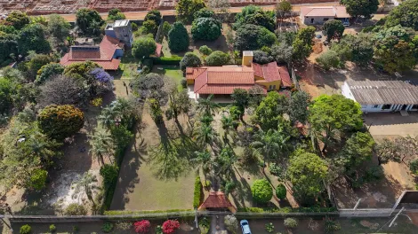 Franca Condominio Tres Porteiras Casa Venda R$1.500.000,00 Condominio R$400,00 4 Dormitorios 2 Vagas Area do terreno 5000.00m2 Area construida 500.00m2