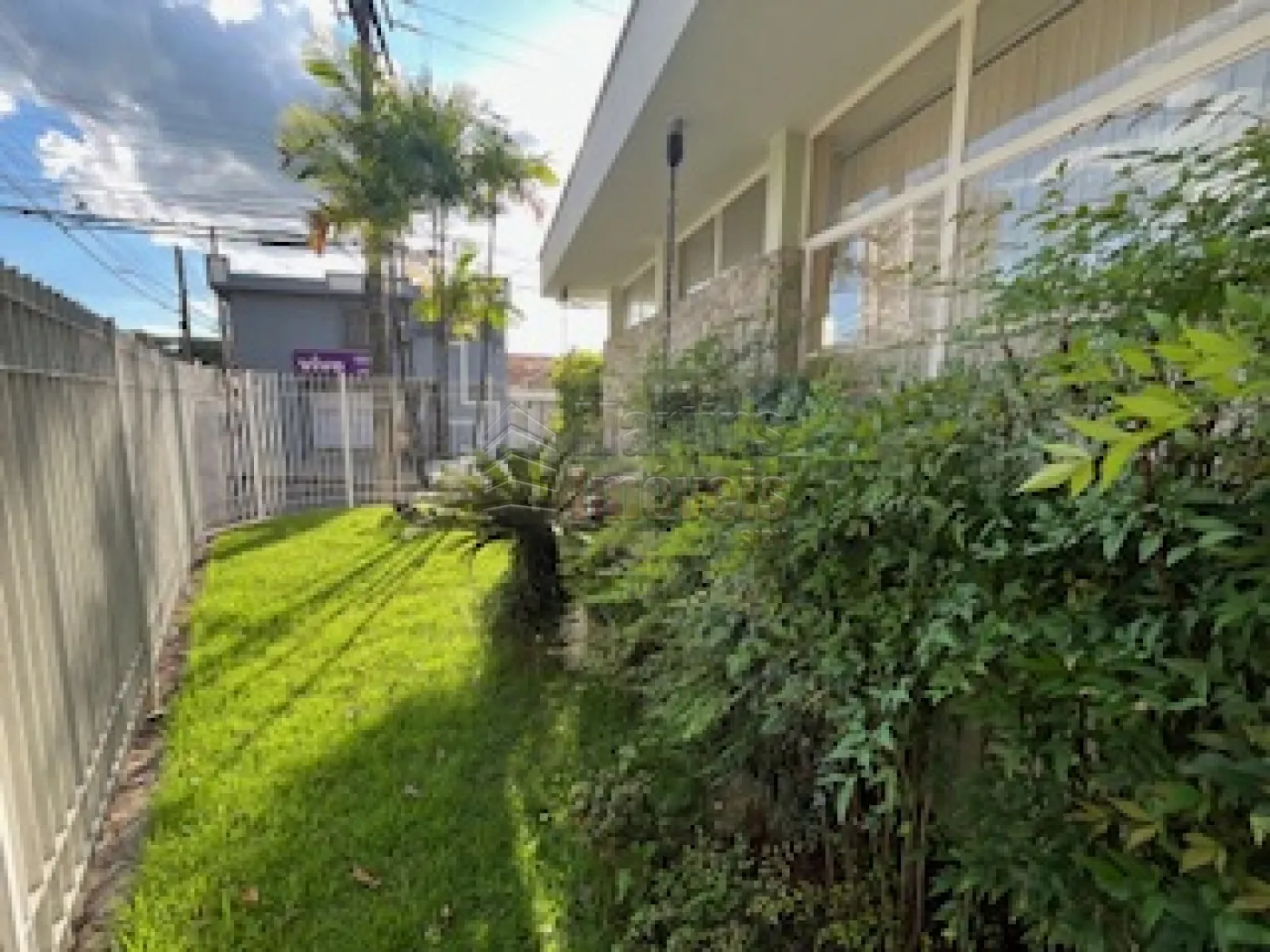 Alugar Casa / Padr&atilde;o em S&atilde;o Jo&atilde;o da Boa Vista R$ 3.500,00 - Foto 1