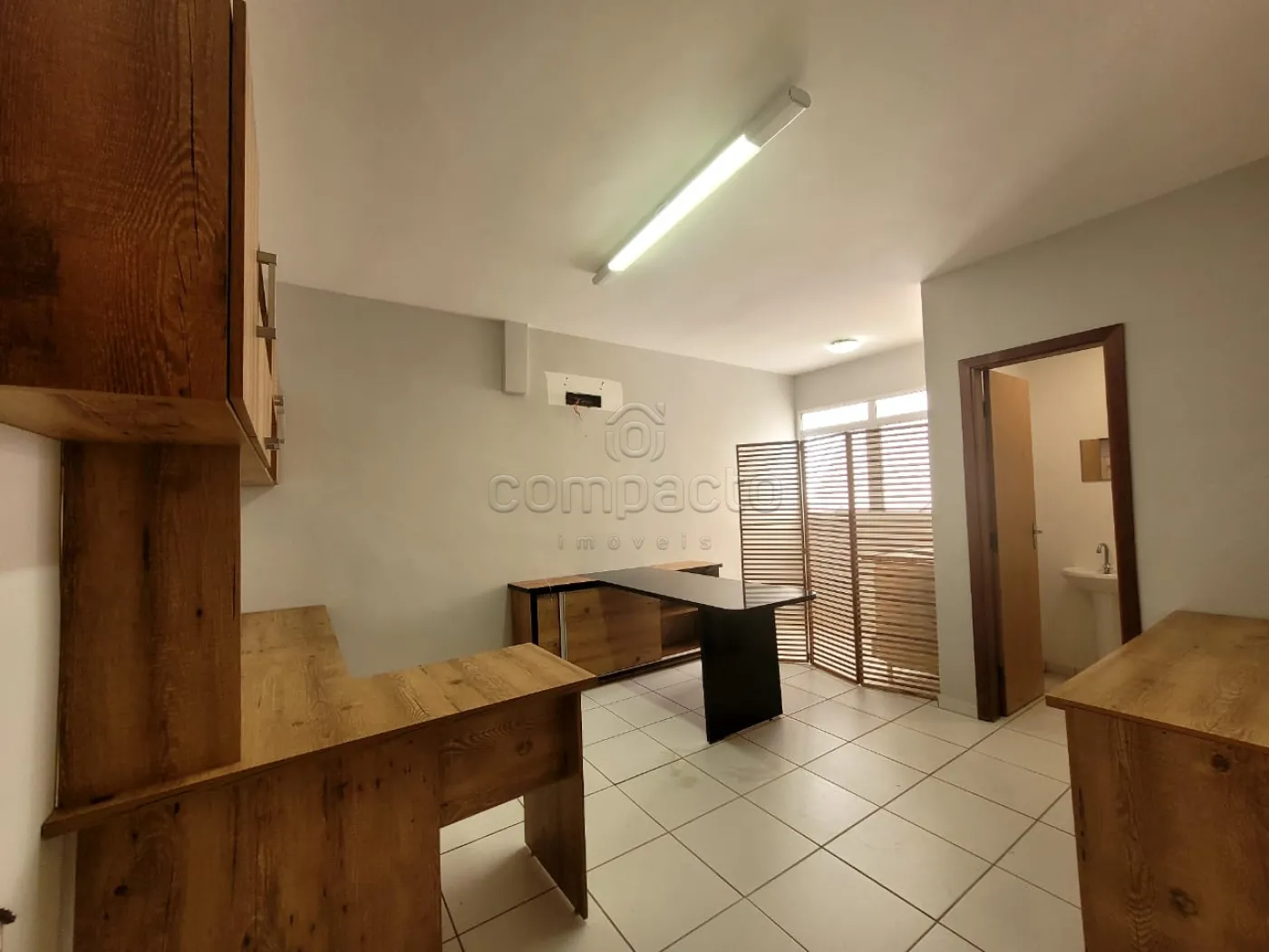 Alugar Comercial / SalaLoja Condom&iacute;nio em S&atilde;o Jos&eacute; do Rio Preto R$ 1.400,00 - Foto 1