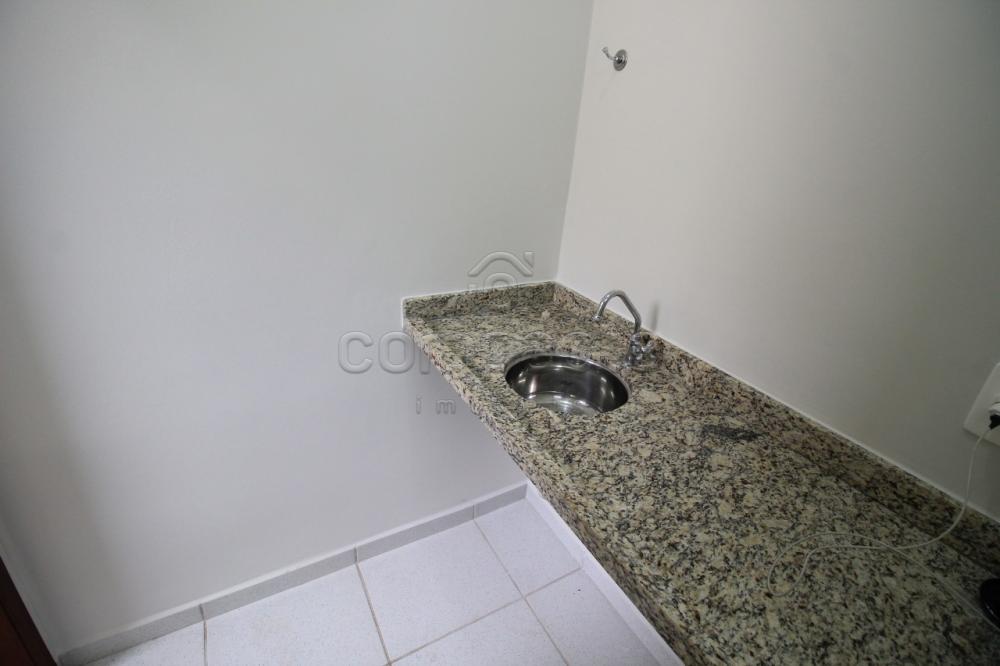 Alugar Comercial / SalaLoja Condom&iacute;nio em S&atilde;o Jos&eacute; do Rio Preto R$ 950,00 - Foto 4