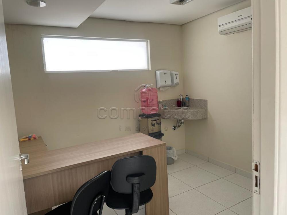 Alugar Comercial / SalaLoja Condom&iacute;nio em S&atilde;o Jos&eacute; do Rio Preto R$ 2.000,00 - Foto 4
