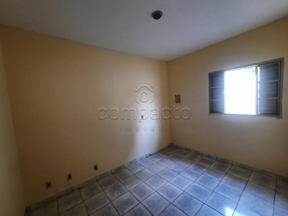 Alugar Casa / Padr&atilde;o em S&atilde;o Jos&eacute; do Rio Preto R$ 1.100,00 - Foto 4