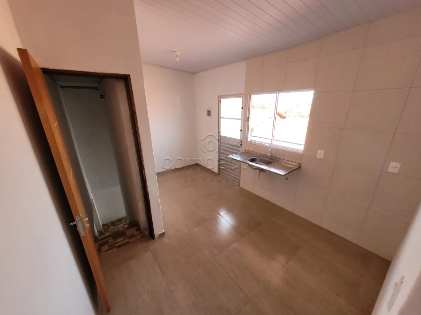 Apartamento| 1 Dormitório | Sacada | 1ª Locação