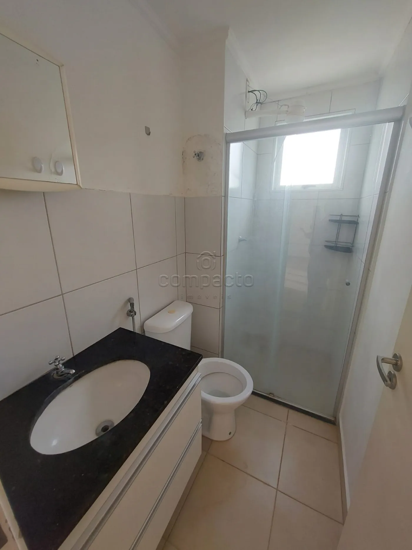 Alugar Apartamento / Padr&atilde;o em S&atilde;o Jos&eacute; do Rio Preto R$ 1.300,00 - Foto 14