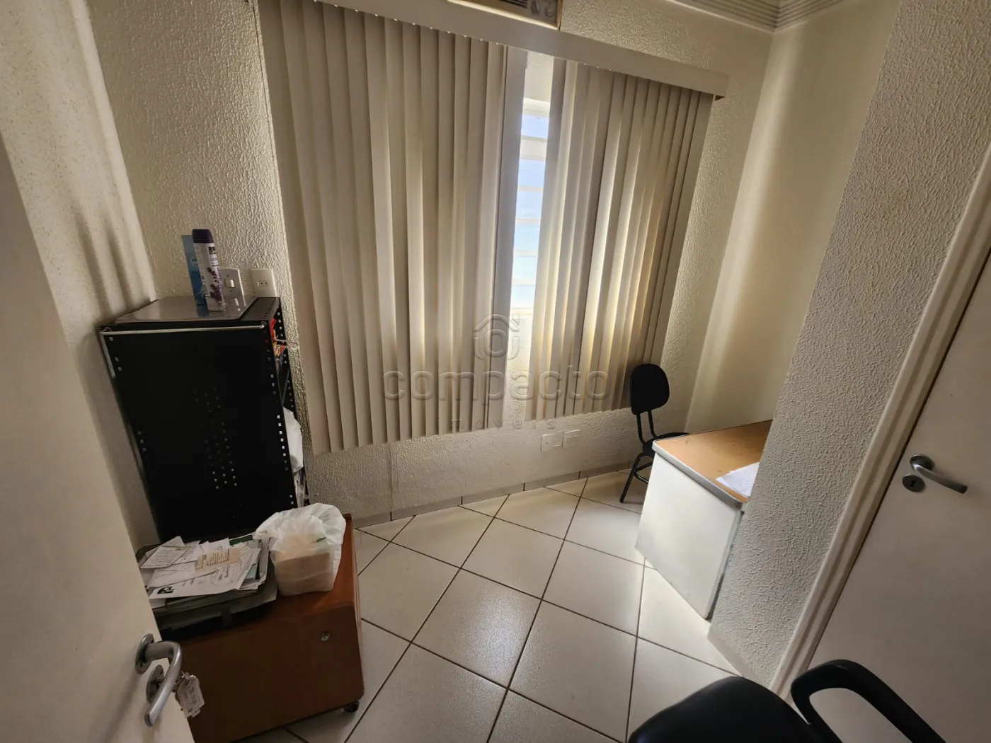 Alugar Comercial / SalaLoja Condom&iacute;nio em S&atilde;o Jos&eacute; do Rio Preto R$ 1.500,00 - Foto 1