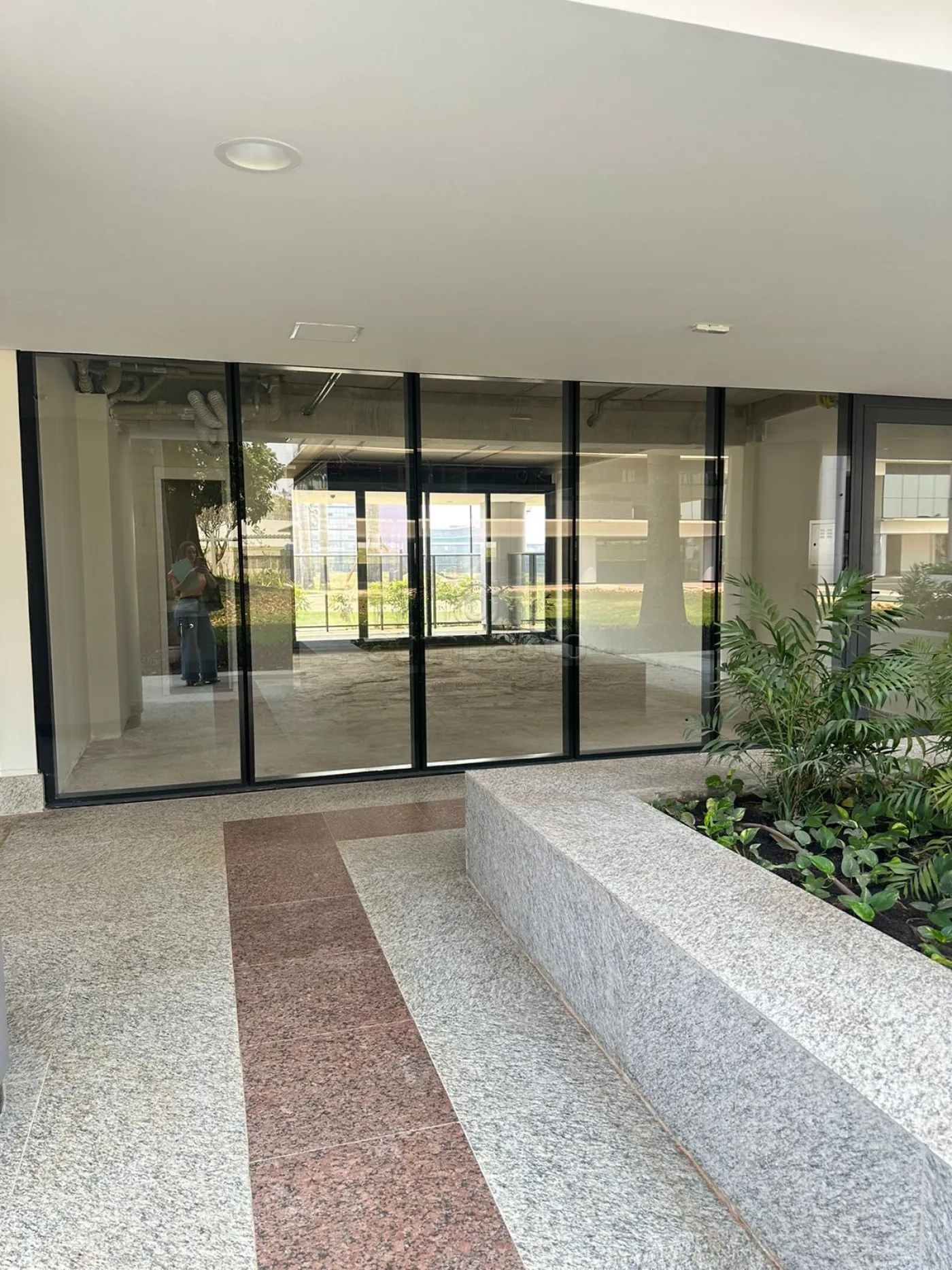 Alugar Comercial / SalaLoja Condom&iacute;nio em S&atilde;o Jos&eacute; do Rio Preto R$ 9.000,00 - Foto 4