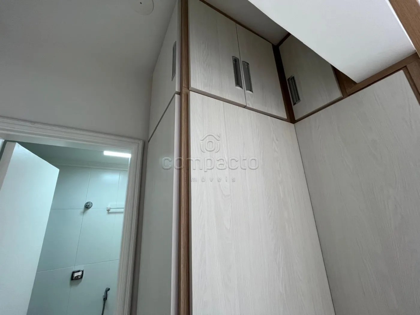 Alugar Apartamento / Padr&atilde;o em S&atilde;o Paulo R$ 6.000,00 - Foto 8