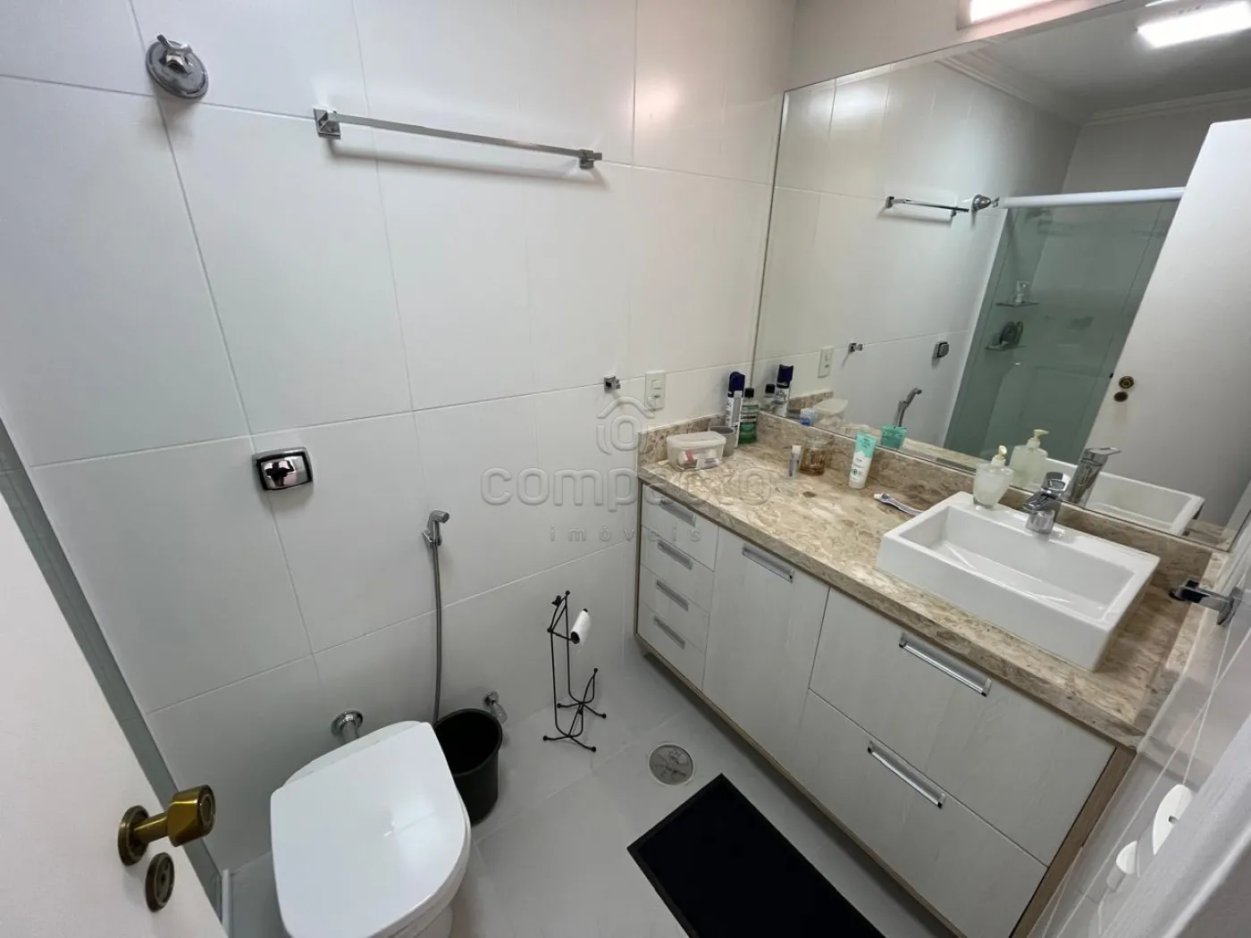 Alugar Apartamento / Padr&atilde;o em S&atilde;o Paulo R$ 6.000,00 - Foto 9
