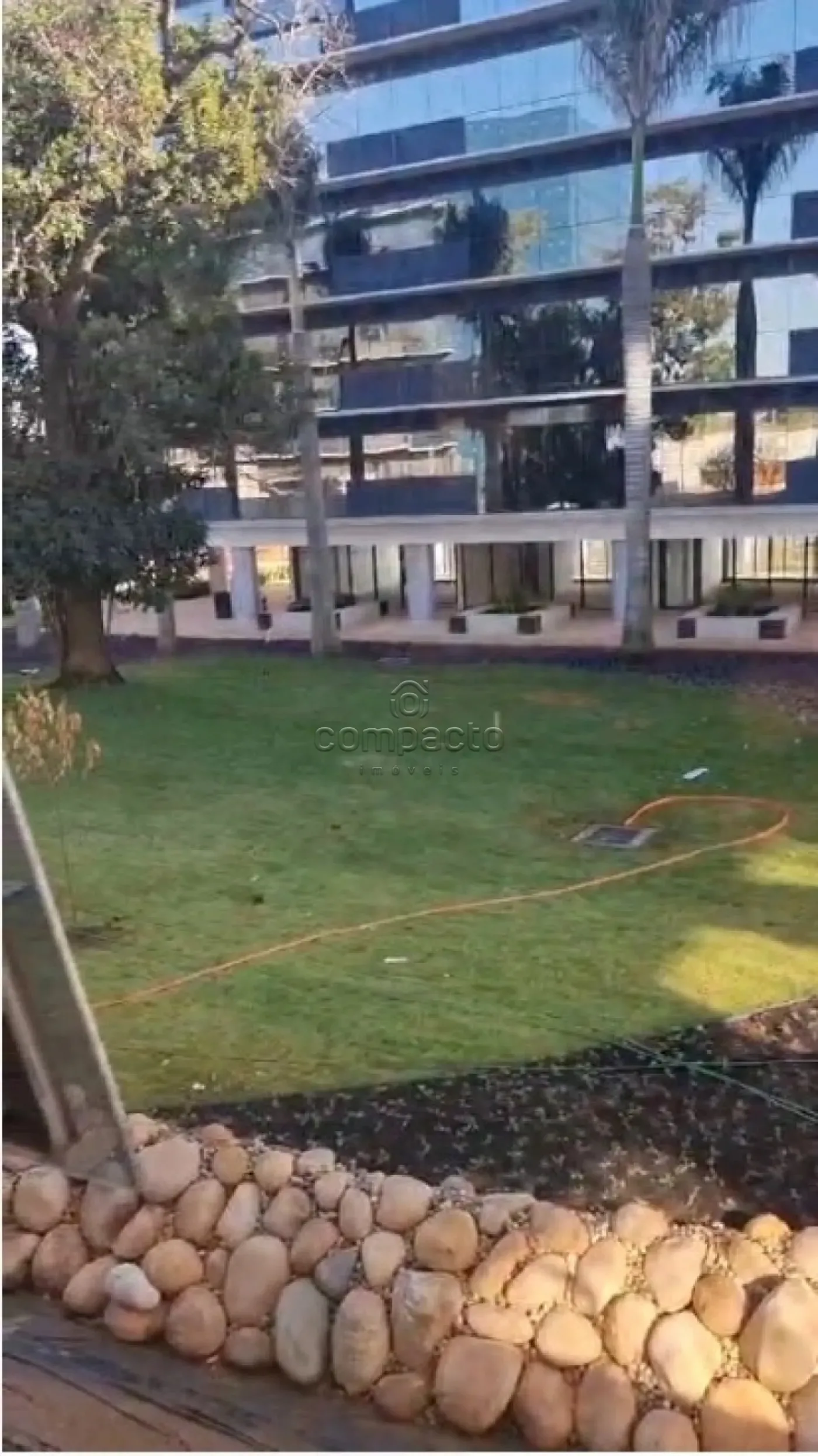 Alugar Comercial / SalaLoja Condom&iacute;nio em S&atilde;o Jos&eacute; do Rio Preto R$ 4.500,00 - Foto 3