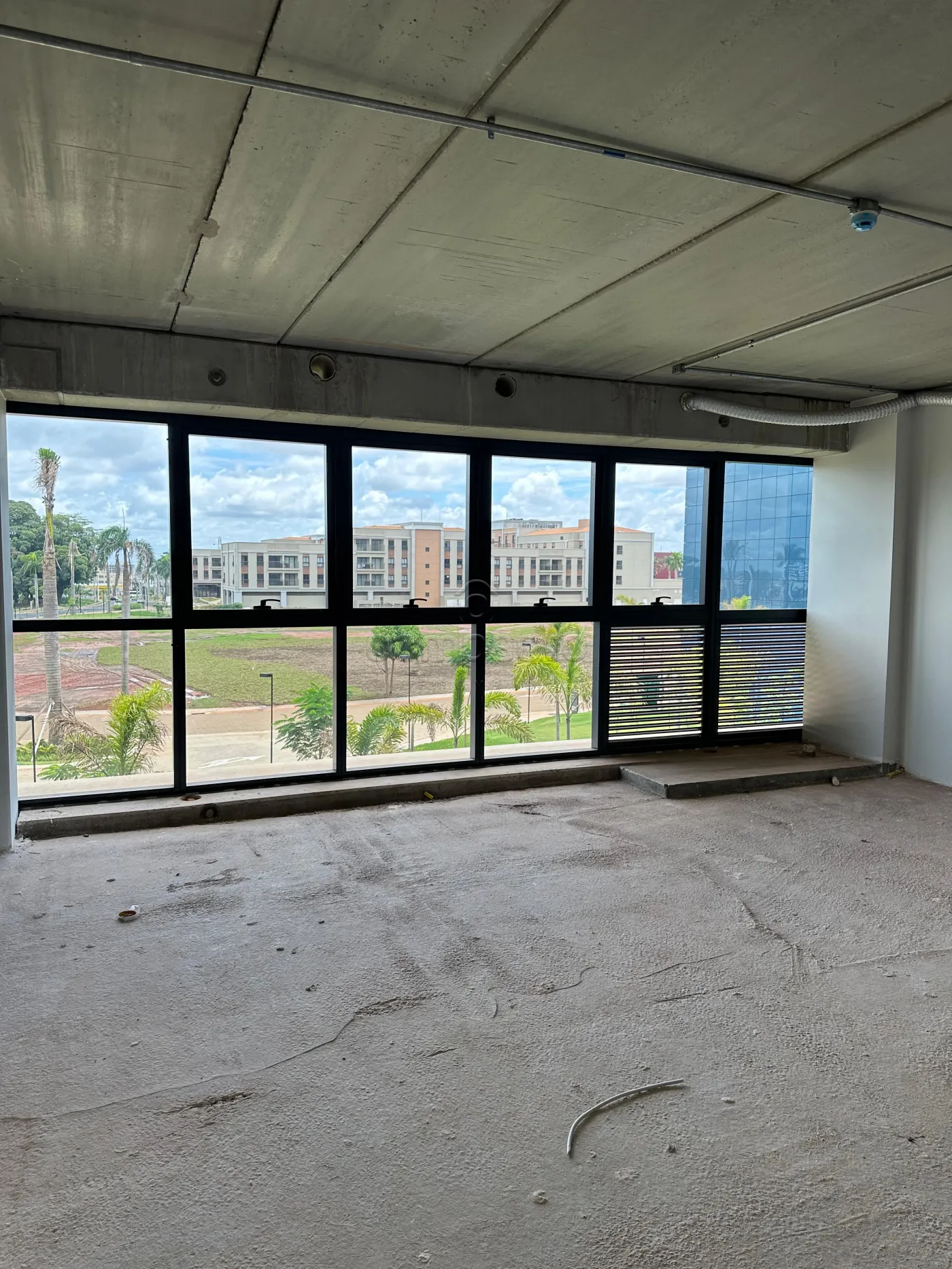 Alugar Comercial / SalaLoja Condom&iacute;nio em S&atilde;o Jos&eacute; do Rio Preto R$ 4.000,00 - Foto 1