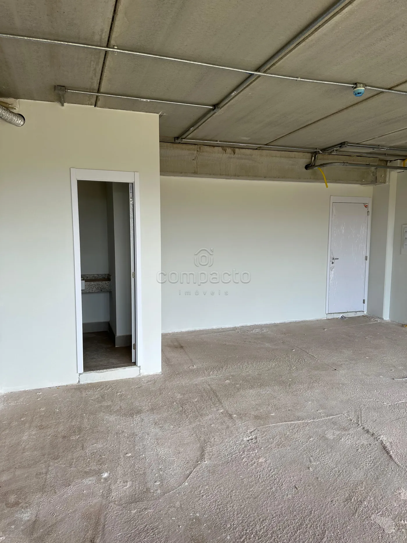 Alugar Comercial / SalaLoja Condom&iacute;nio em S&atilde;o Jos&eacute; do Rio Preto R$ 4.000,00 - Foto 6