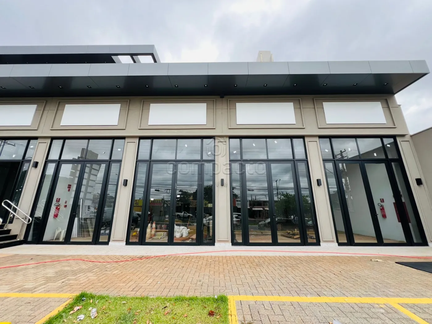 Alugar Comercial / SalaLoja Condom&iacute;nio em S&atilde;o Jos&eacute; do Rio Preto R$ 2.000,00 - Foto 4