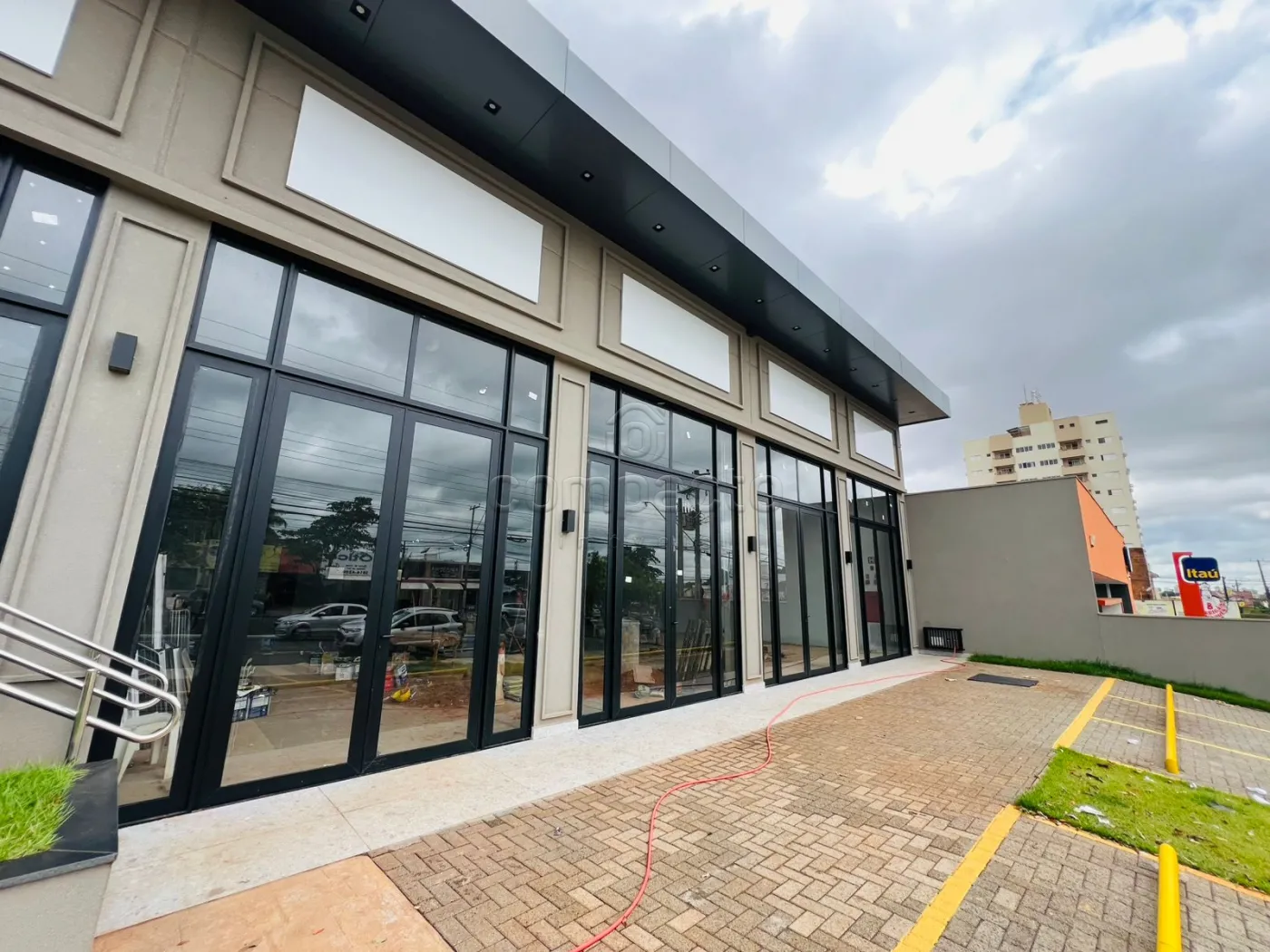 Alugar Comercial / SalaLoja Condom&iacute;nio em S&atilde;o Jos&eacute; do Rio Preto R$ 2.000,00 - Foto 2