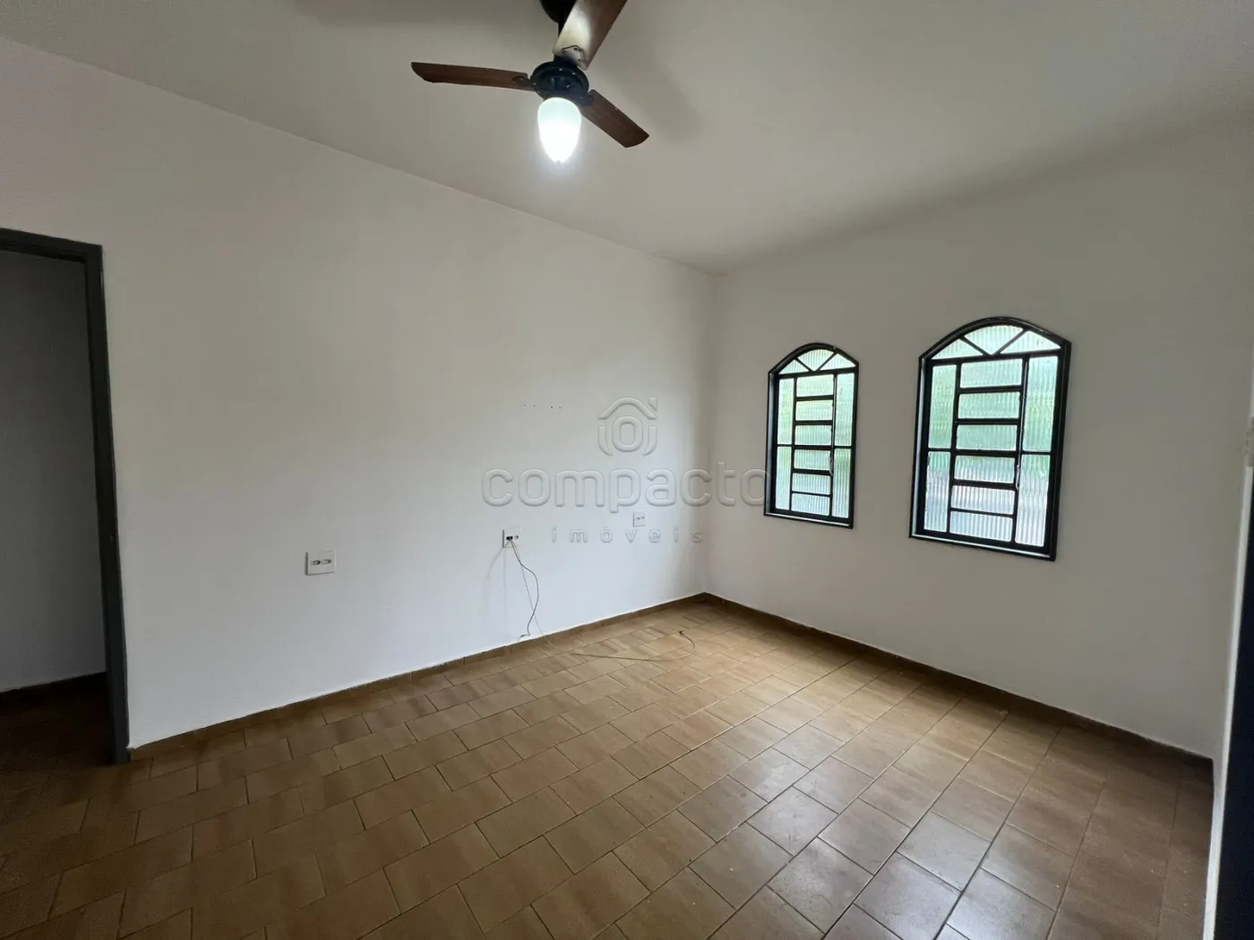 Alugar Casa / Padr&atilde;o em S&atilde;o Jos&eacute; do Rio Preto R$ 1.600,00 - Foto 4