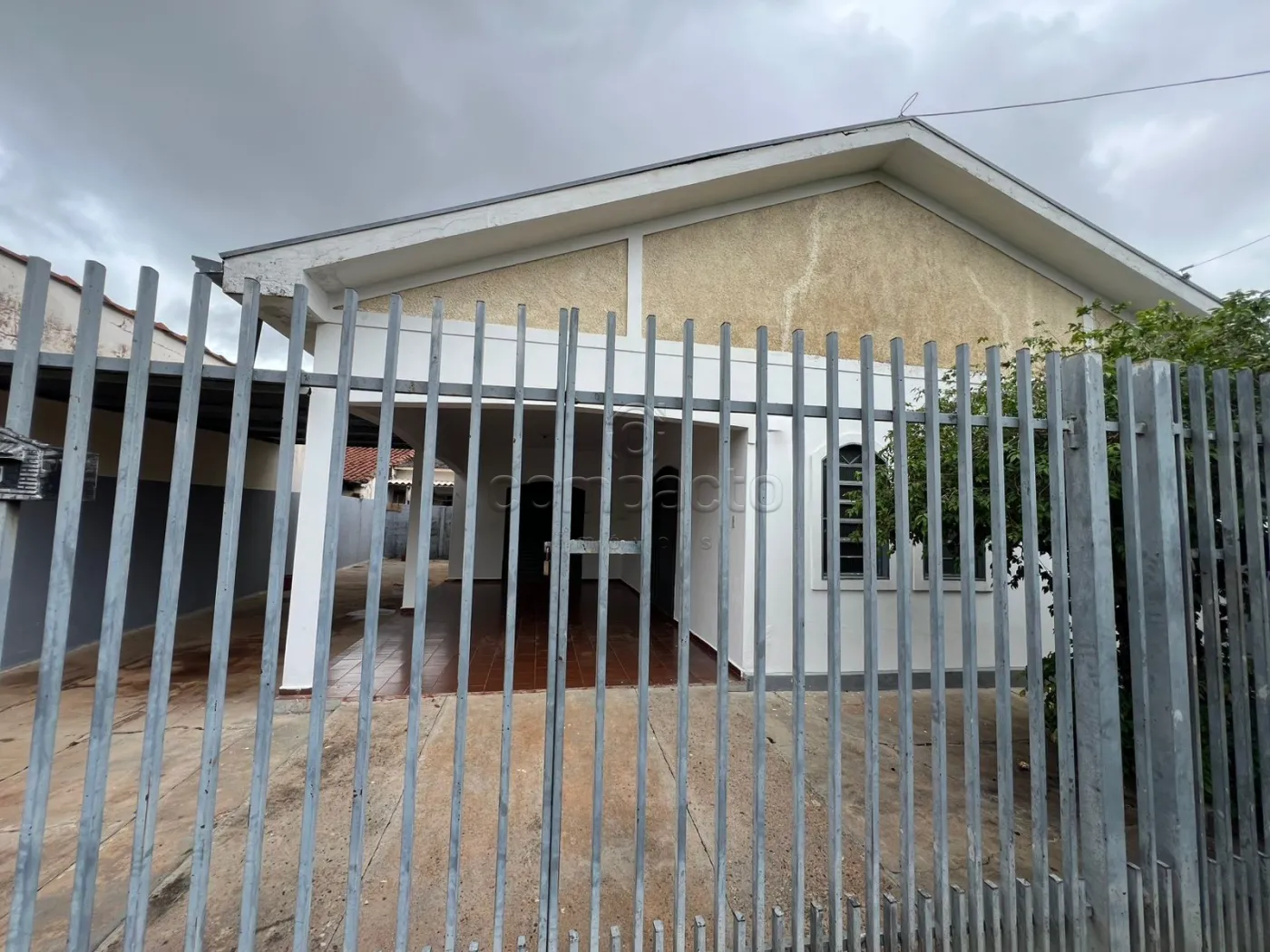 Alugar Casa / Padr&atilde;o em S&atilde;o Jos&eacute; do Rio Preto R$ 1.600,00 - Foto 1