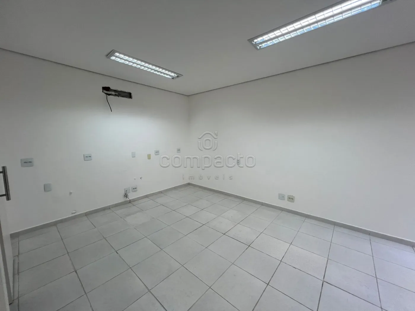 Alugar Comercial / SalaLoja Condom&iacute;nio em S&atilde;o Jos&eacute; do Rio Preto R$ 1.050,00 - Foto 2