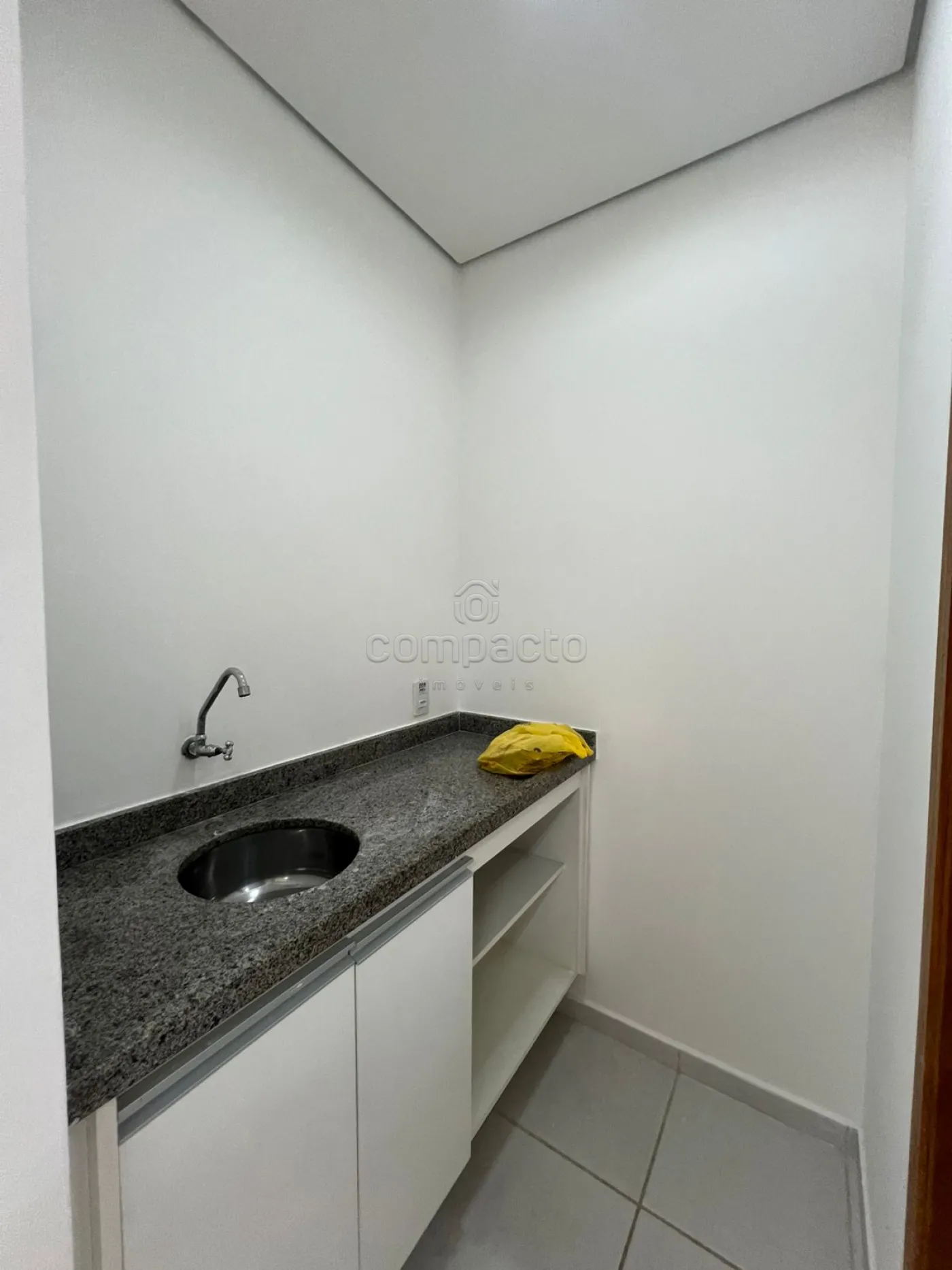 Alugar Comercial / SalaLoja Condom&iacute;nio em S&atilde;o Jos&eacute; do Rio Preto R$ 1.050,00 - Foto 4