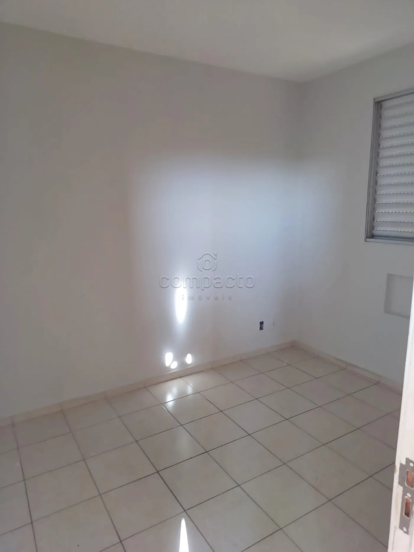 Alugar Apartamento / Padr&atilde;o em S&atilde;o Jos&eacute; do Rio Preto R$ 1.150,00 - Foto 2