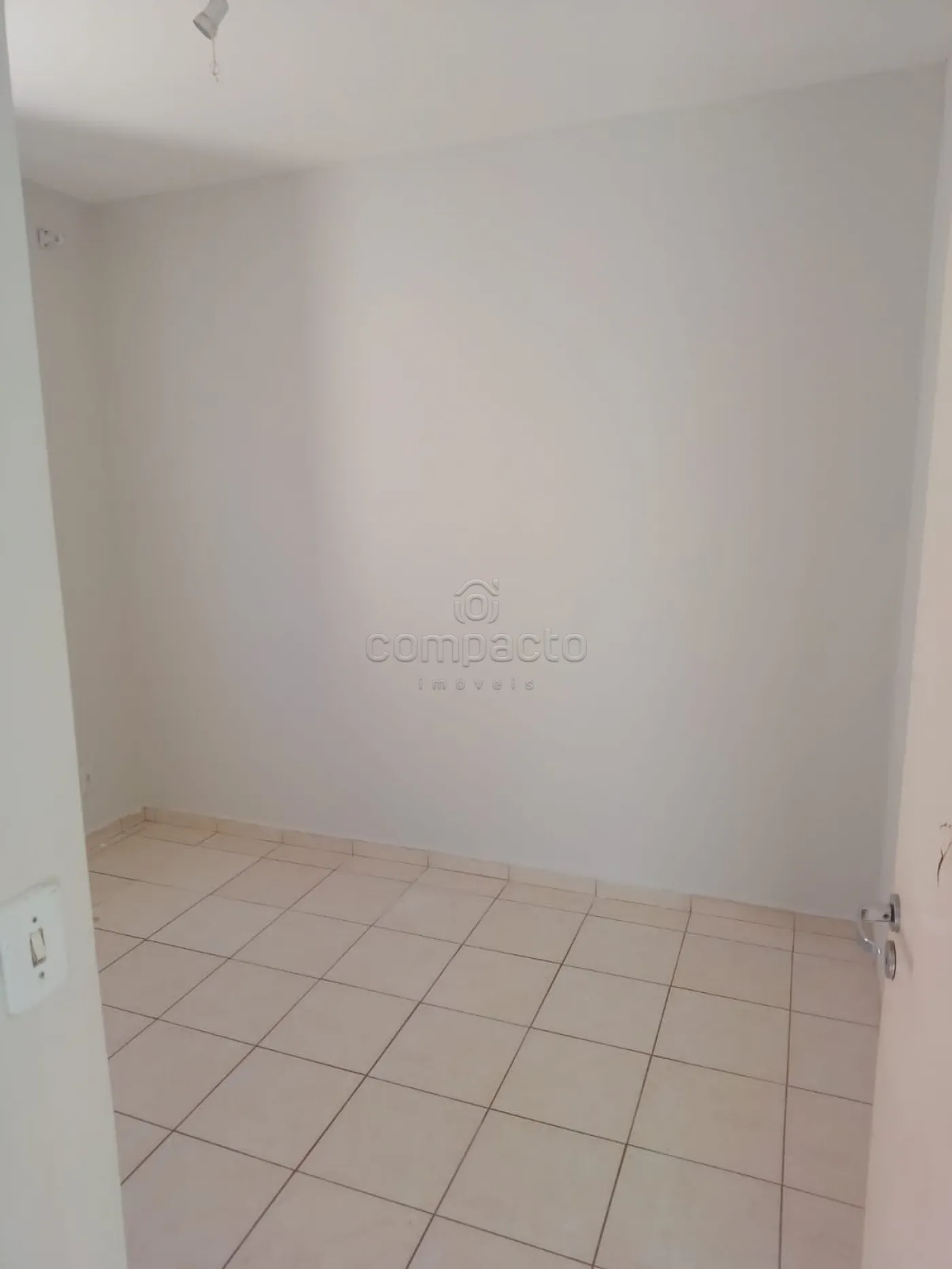 Alugar Apartamento / Padr&atilde;o em S&atilde;o Jos&eacute; do Rio Preto R$ 1.150,00 - Foto 4