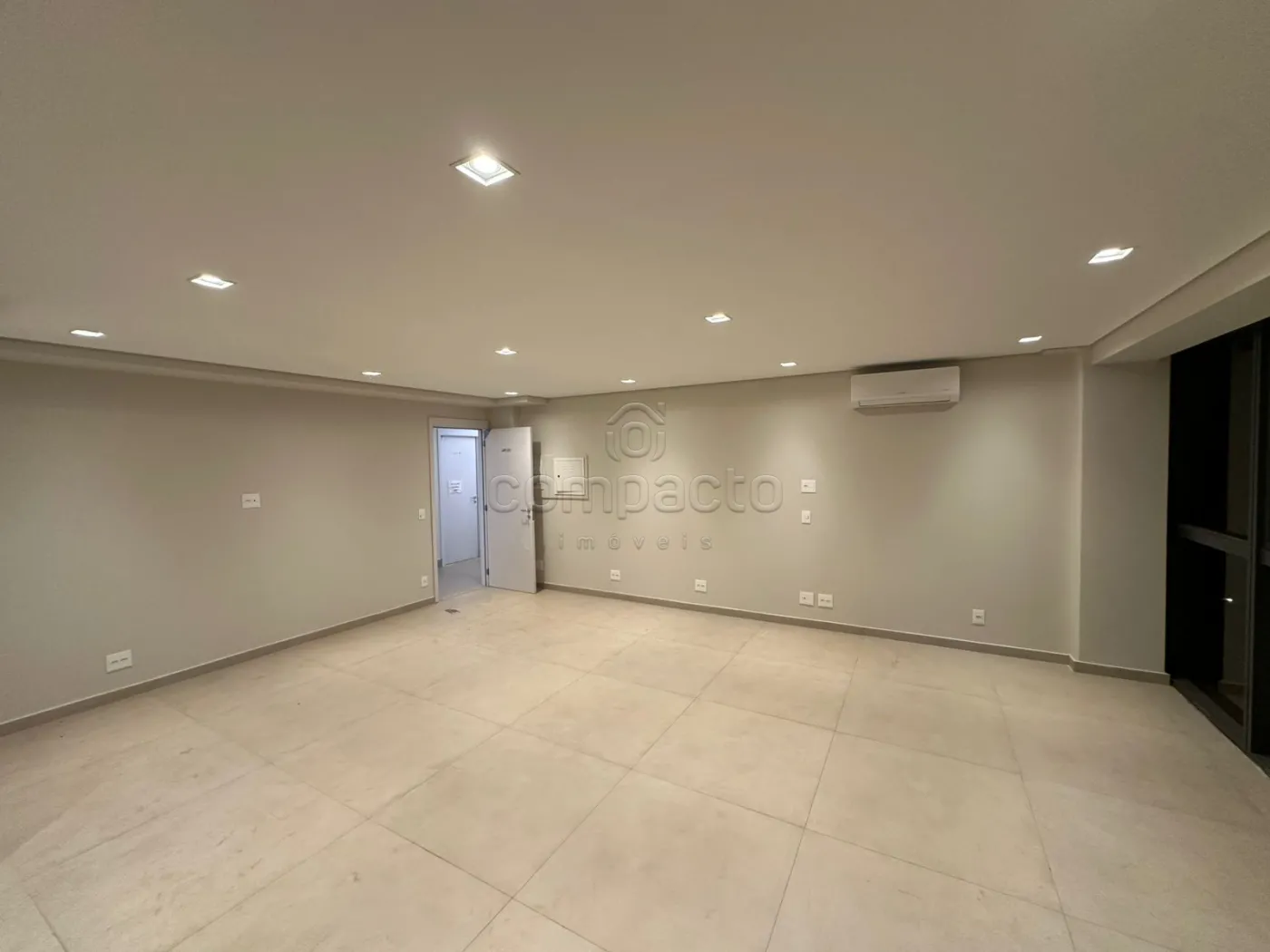 Alugar Comercial / SalaLoja Condom&iacute;nio em S&atilde;o Jos&eacute; do Rio Preto R$ 3.800,00 - Foto 1