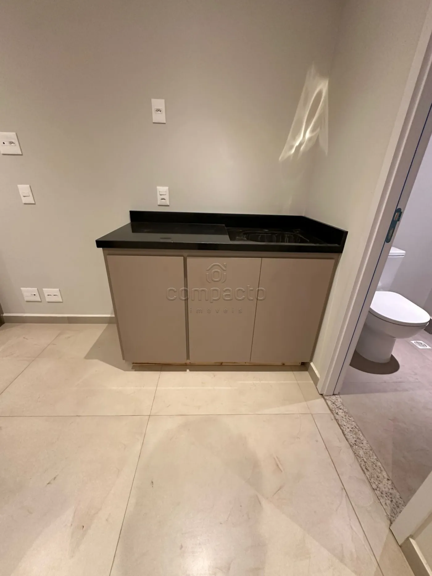 Alugar Comercial / SalaLoja Condom&iacute;nio em S&atilde;o Jos&eacute; do Rio Preto R$ 3.800,00 - Foto 4