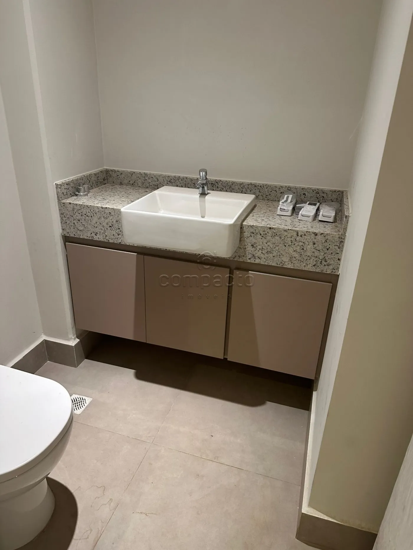 Alugar Comercial / SalaLoja Condom&iacute;nio em S&atilde;o Jos&eacute; do Rio Preto R$ 3.800,00 - Foto 5