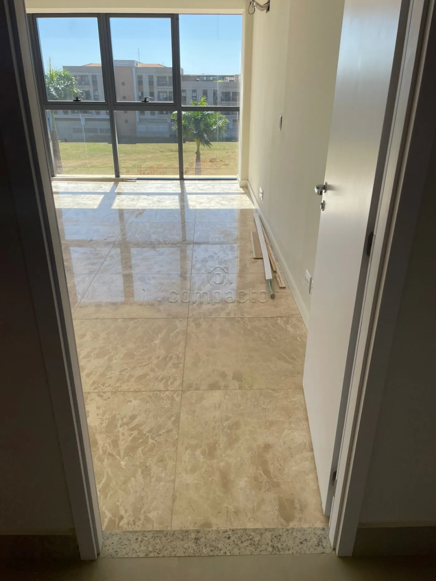 Alugar Comercial / SalaLoja Condom&iacute;nio em S&atilde;o Jos&eacute; do Rio Preto R$ 4.500,00 - Foto 1