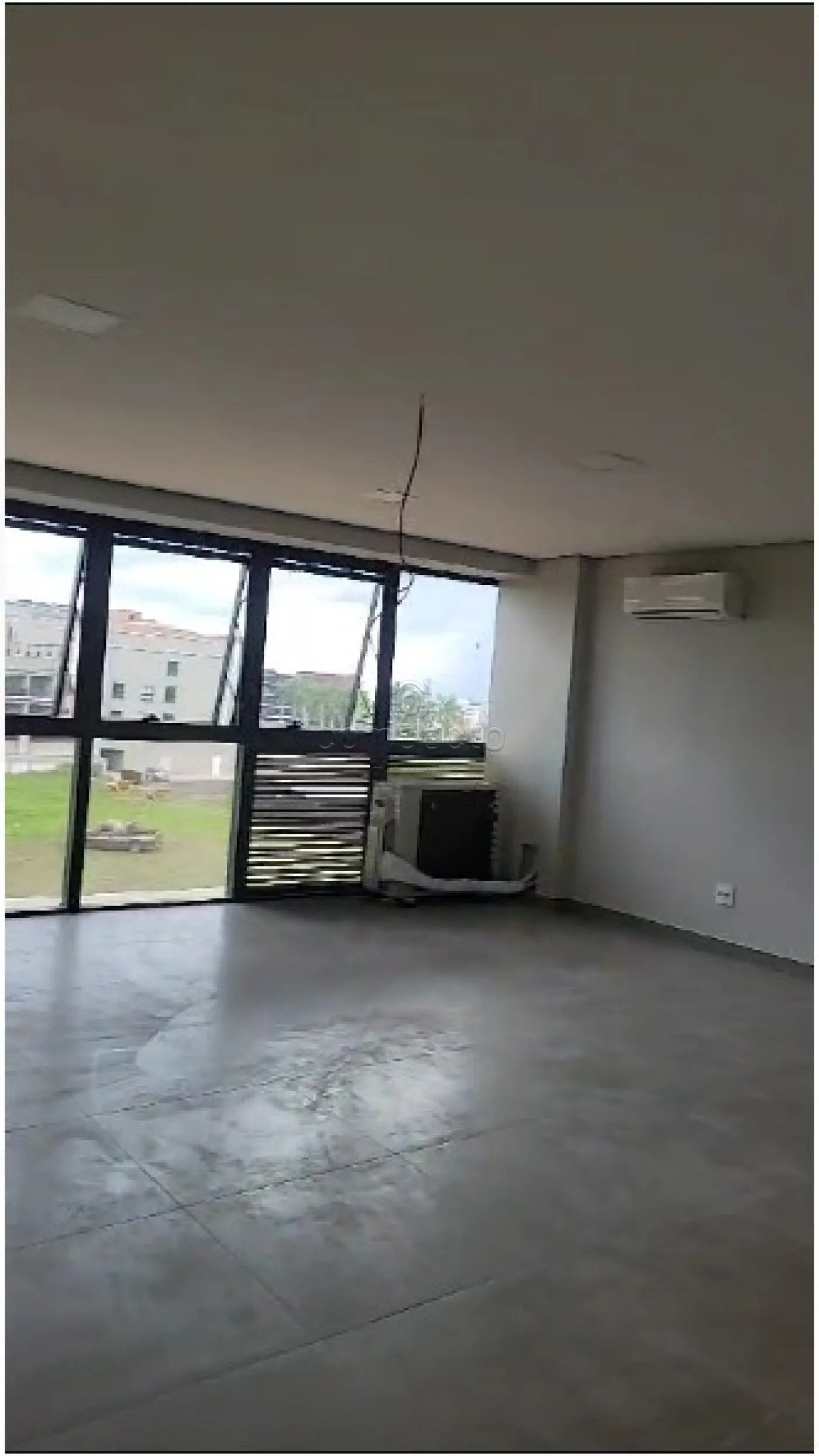 Alugar Comercial / SalaLoja Condom&iacute;nio em S&atilde;o Jos&eacute; do Rio Preto R$ 4.000,00 - Foto 1