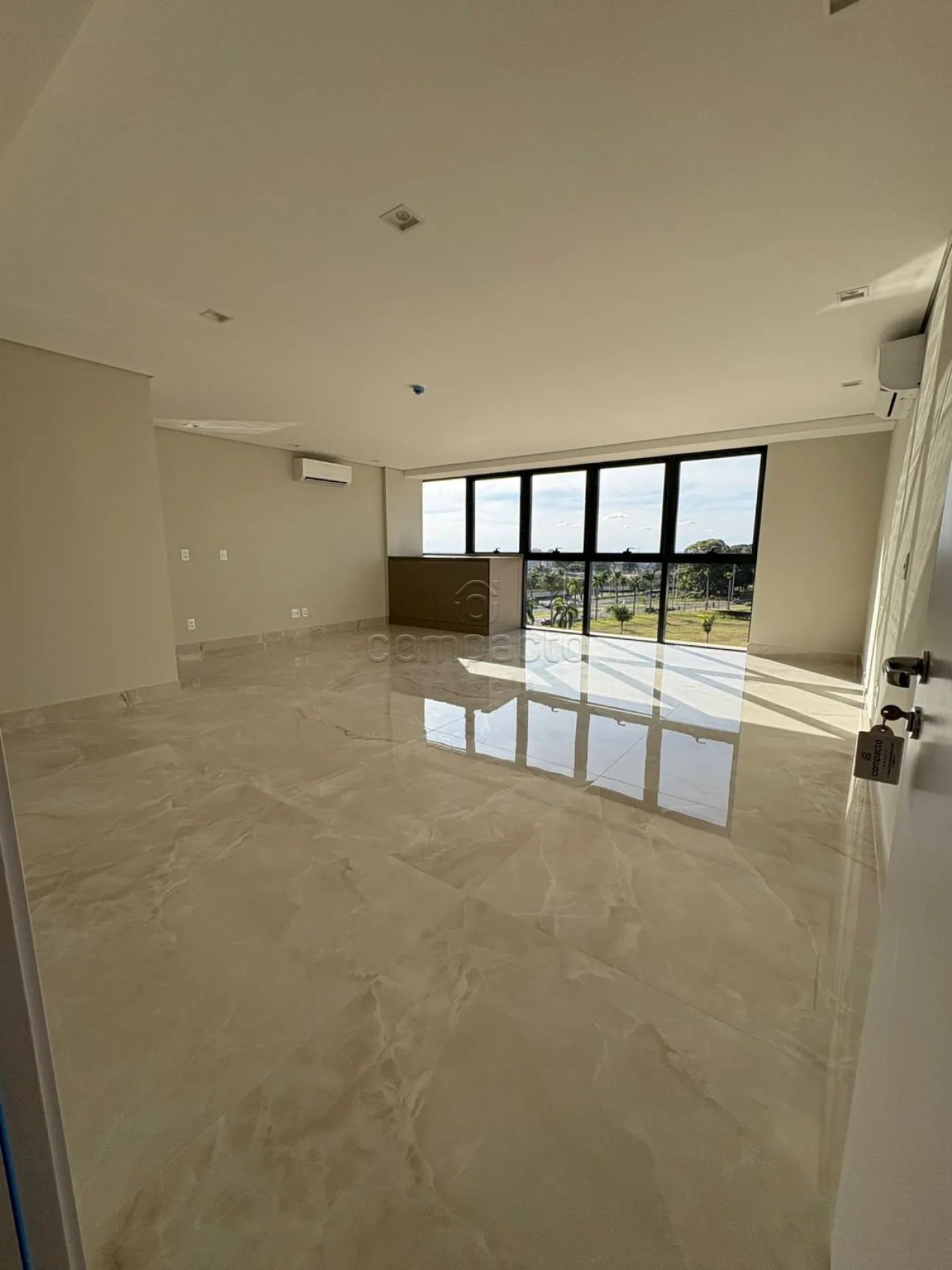 Alugar Comercial / SalaLoja Condom&iacute;nio em S&atilde;o Jos&eacute; do Rio Preto R$ 3.000,00 - Foto 1