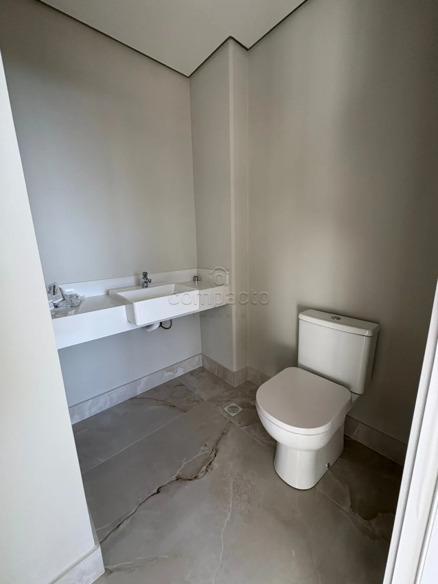 Alugar Comercial / SalaLoja Condom&iacute;nio em S&atilde;o Jos&eacute; do Rio Preto R$ 3.000,00 - Foto 4