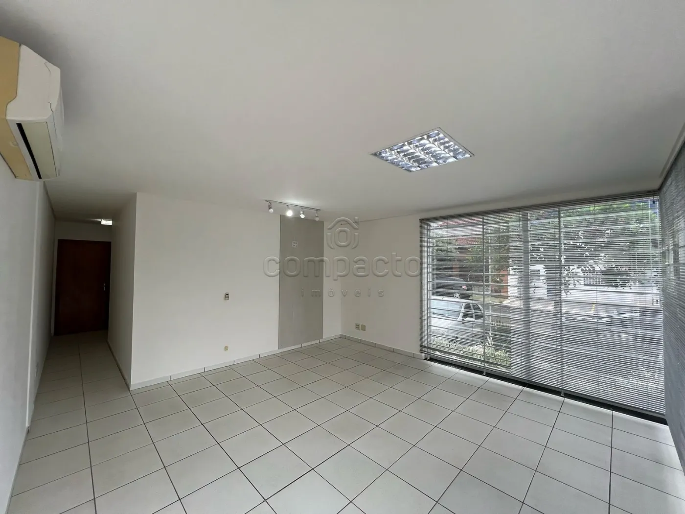 Alugar Comercial / SalaLoja Condom&iacute;nio em S&atilde;o Jos&eacute; do Rio Preto R$ 2.400,00 - Foto 3