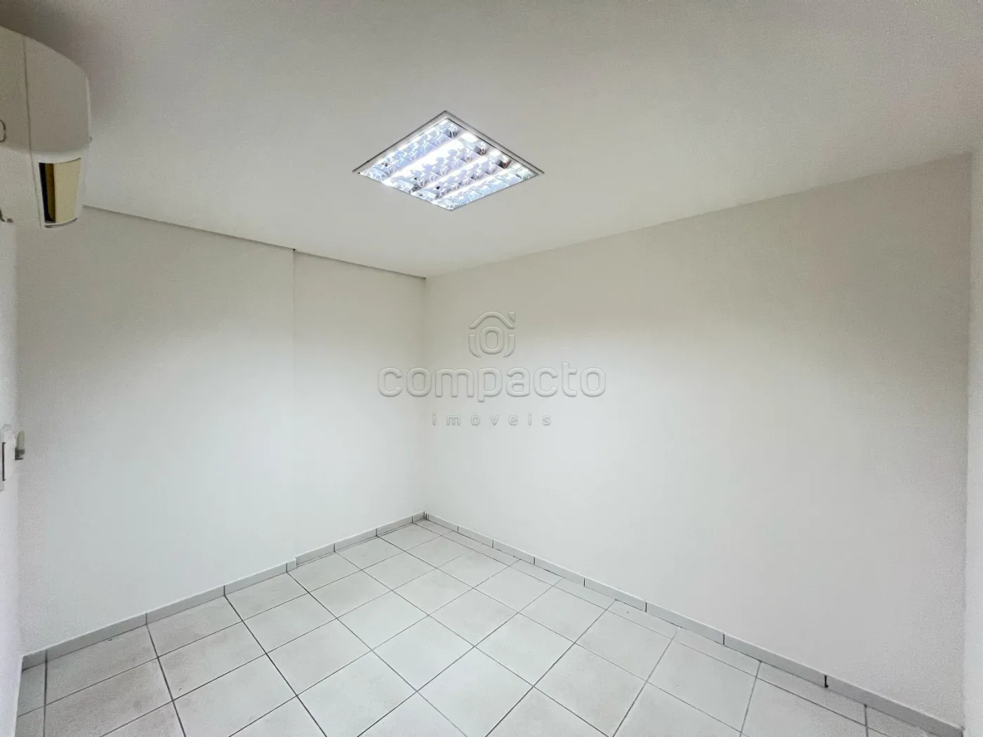 Alugar Comercial / SalaLoja Condom&iacute;nio em S&atilde;o Jos&eacute; do Rio Preto R$ 2.400,00 - Foto 4