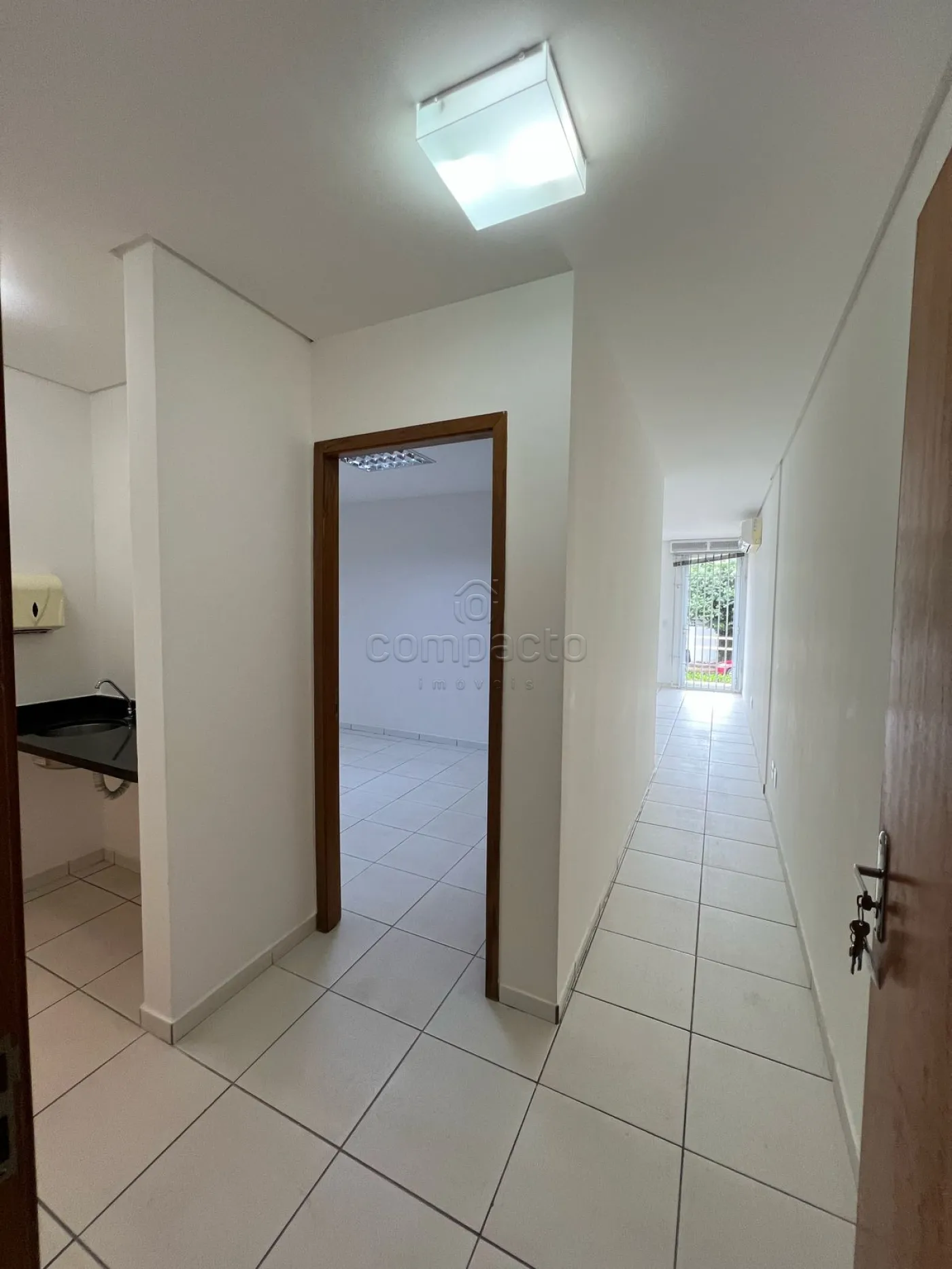 Alugar Comercial / SalaLoja Condom&iacute;nio em S&atilde;o Jos&eacute; do Rio Preto R$ 2.400,00 - Foto 5