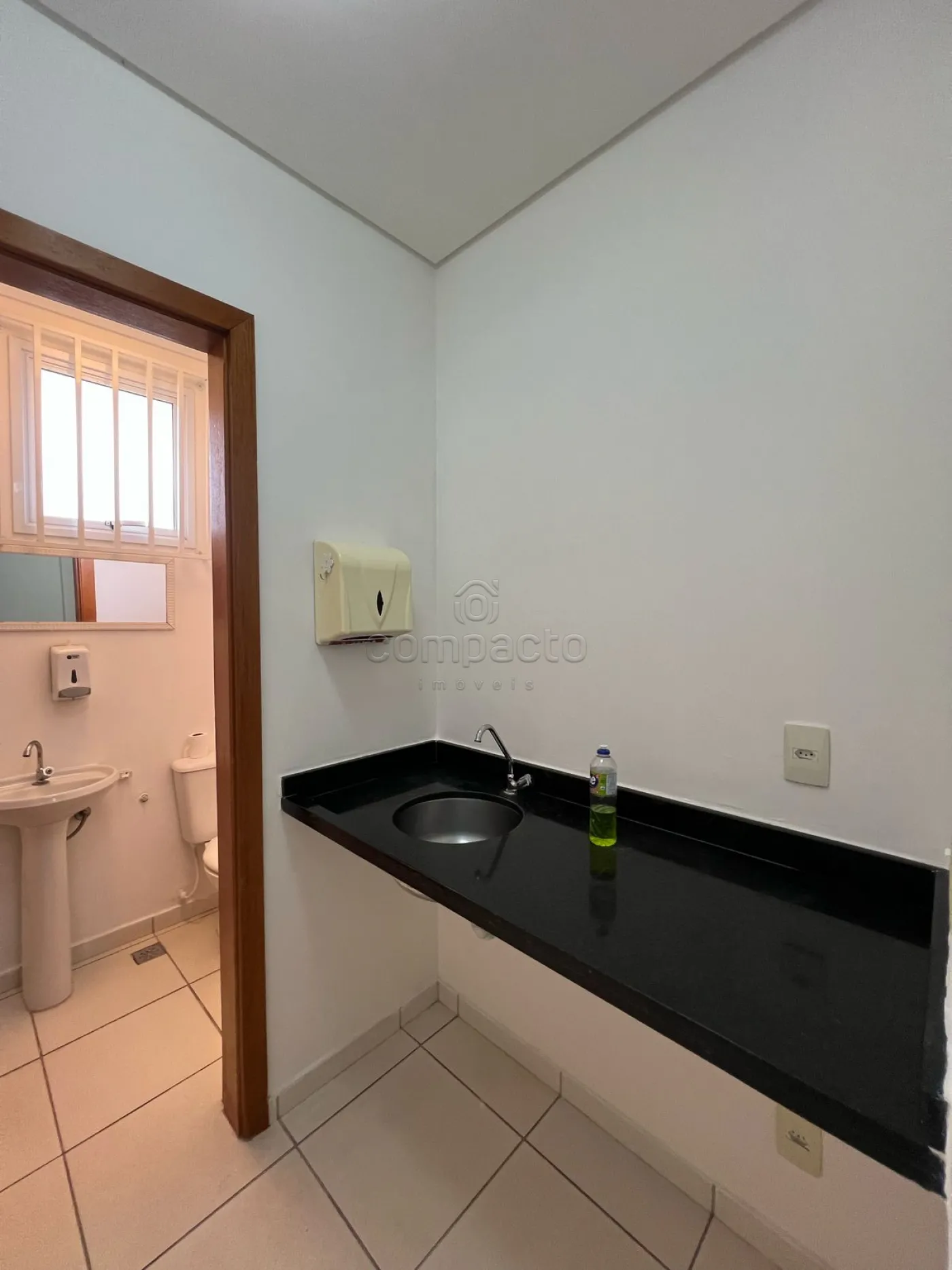 Alugar Comercial / SalaLoja Condom&iacute;nio em S&atilde;o Jos&eacute; do Rio Preto R$ 2.400,00 - Foto 6