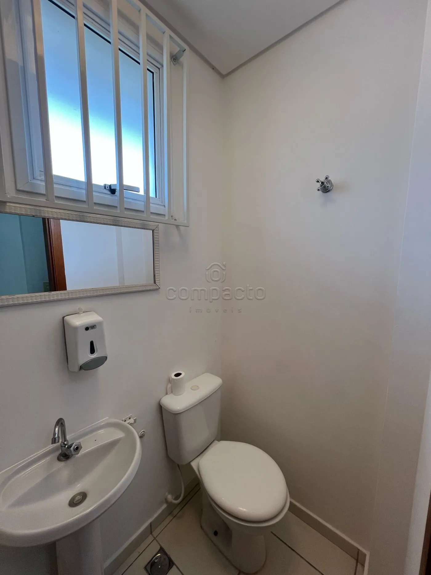 Alugar Comercial / SalaLoja Condom&iacute;nio em S&atilde;o Jos&eacute; do Rio Preto R$ 2.400,00 - Foto 7