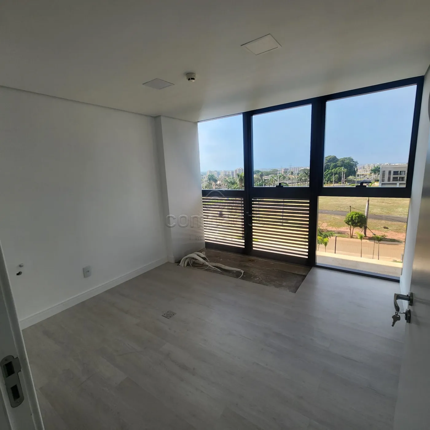 Alugar Comercial / SalaLoja Condom&iacute;nio em S&atilde;o Jos&eacute; do Rio Preto R$ 3.900,00 - Foto 4