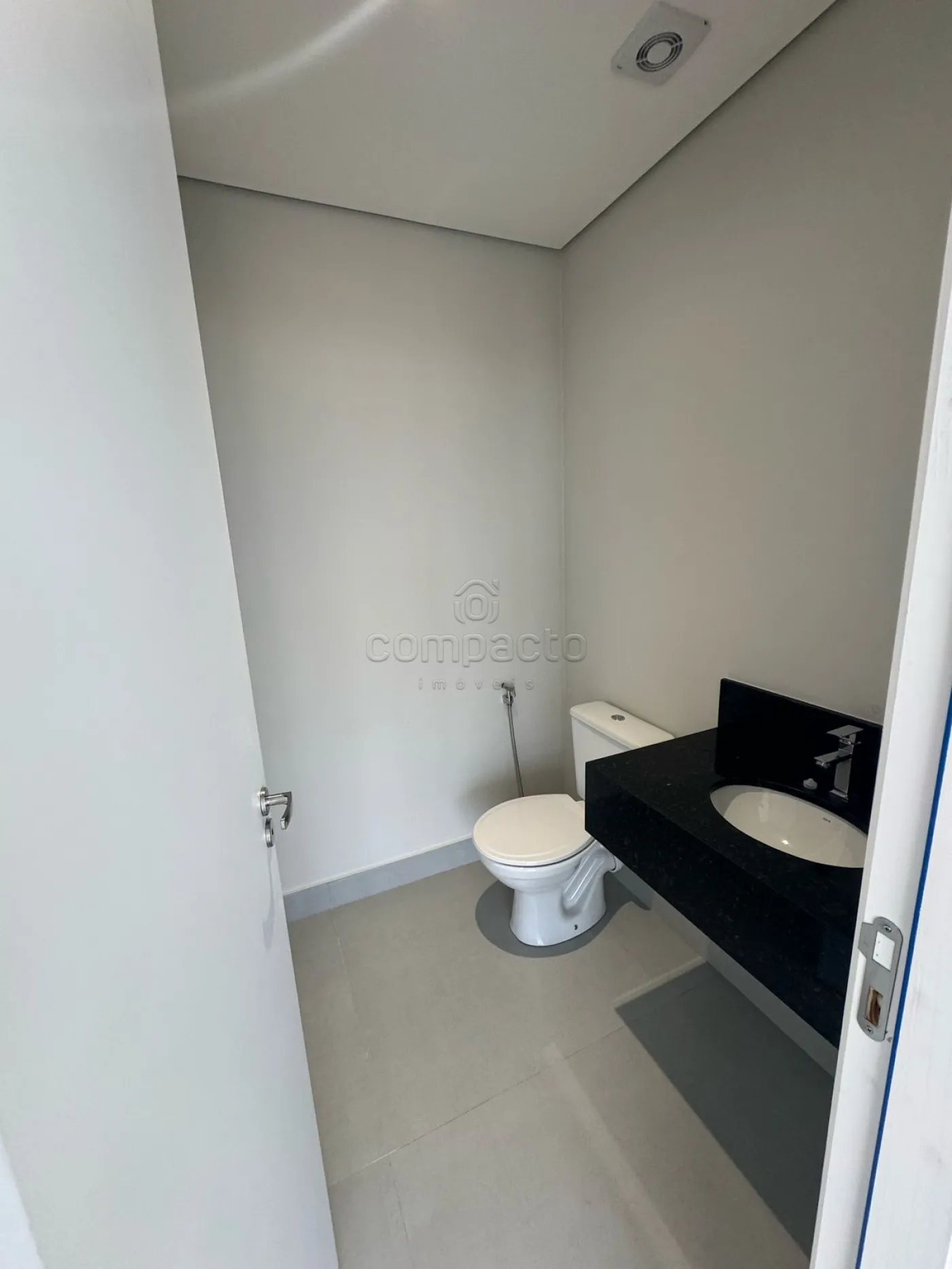 Alugar Comercial / SalaLoja Condom&iacute;nio em S&atilde;o Jos&eacute; do Rio Preto R$ 4.200,00 - Foto 4