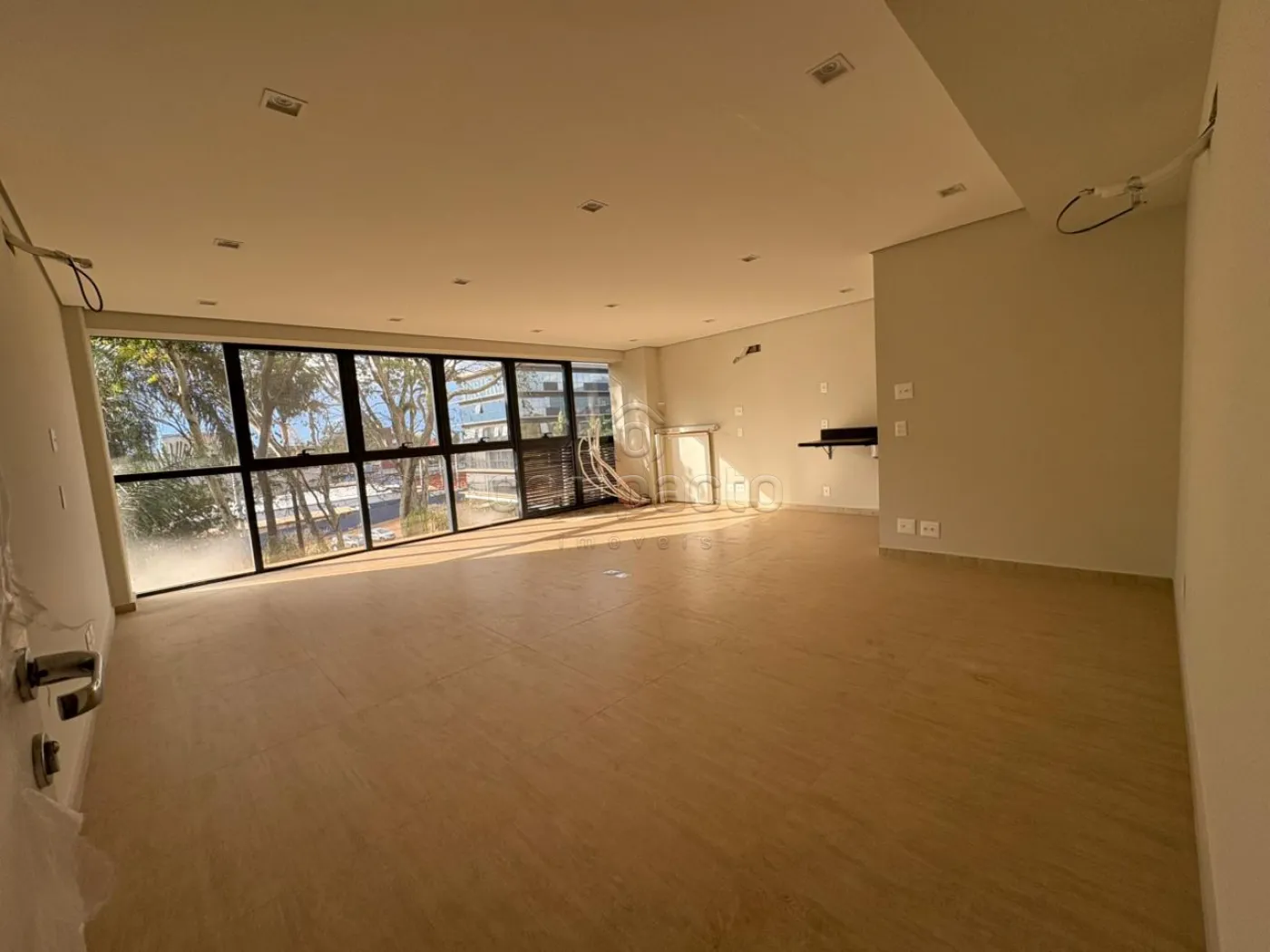 Alugar Comercial / SalaLoja Condom&iacute;nio em S&atilde;o Jos&eacute; do Rio Preto R$ 3.500,00 - Foto 1