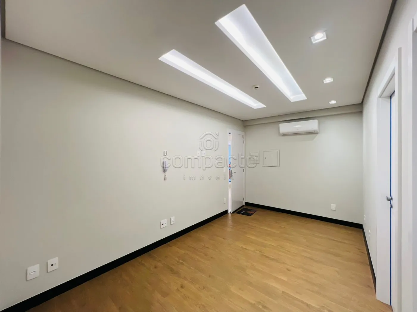 Alugar Comercial / SalaLoja Condom&iacute;nio em S&atilde;o Jos&eacute; do Rio Preto R$ 5.700,00 - Foto 4