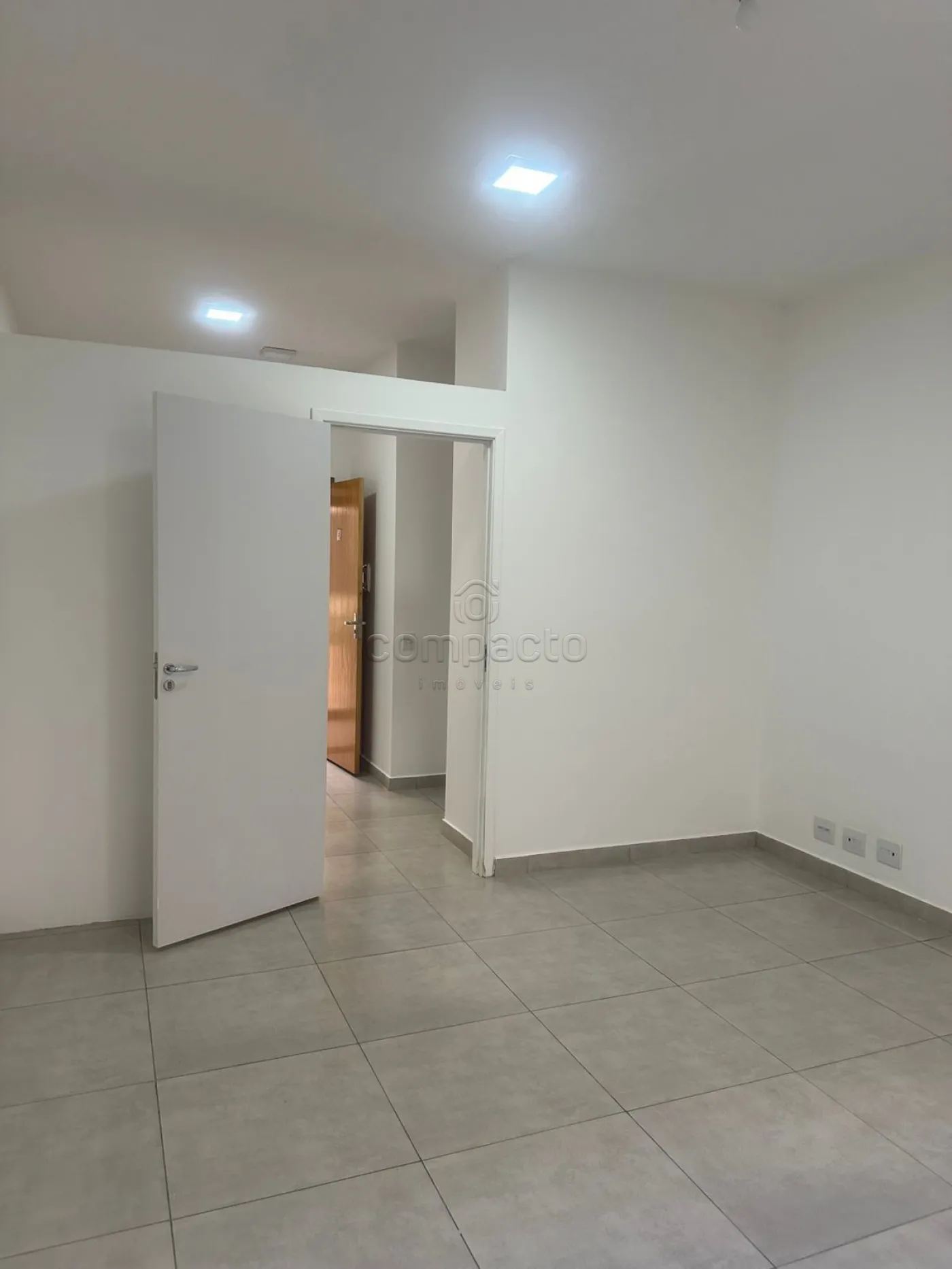Comprar Comercial / SalaLoja Condom&iacute;nio em S&atilde;o Jos&eacute; do Rio Preto R$ 250.000,00 - Foto 5