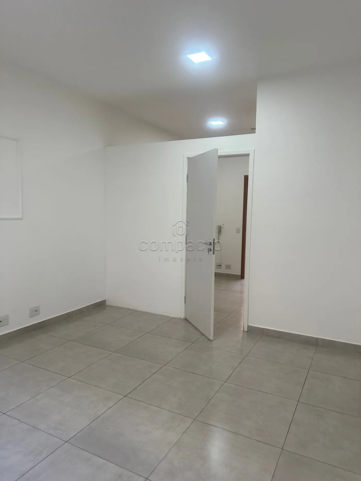 Comprar Comercial / SalaLoja Condom&iacute;nio em S&atilde;o Jos&eacute; do Rio Preto R$ 250.000,00 - Foto 8