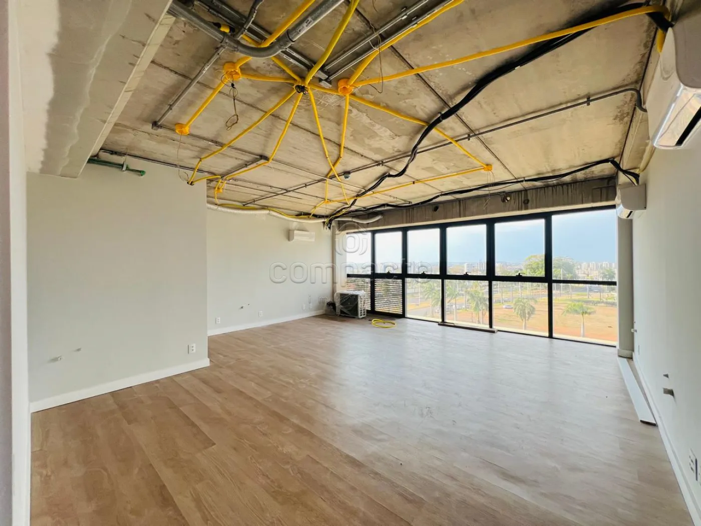 Alugar Comercial / SalaLoja Condom&iacute;nio em S&atilde;o Jos&eacute; do Rio Preto R$ 4.500,00 - Foto 1