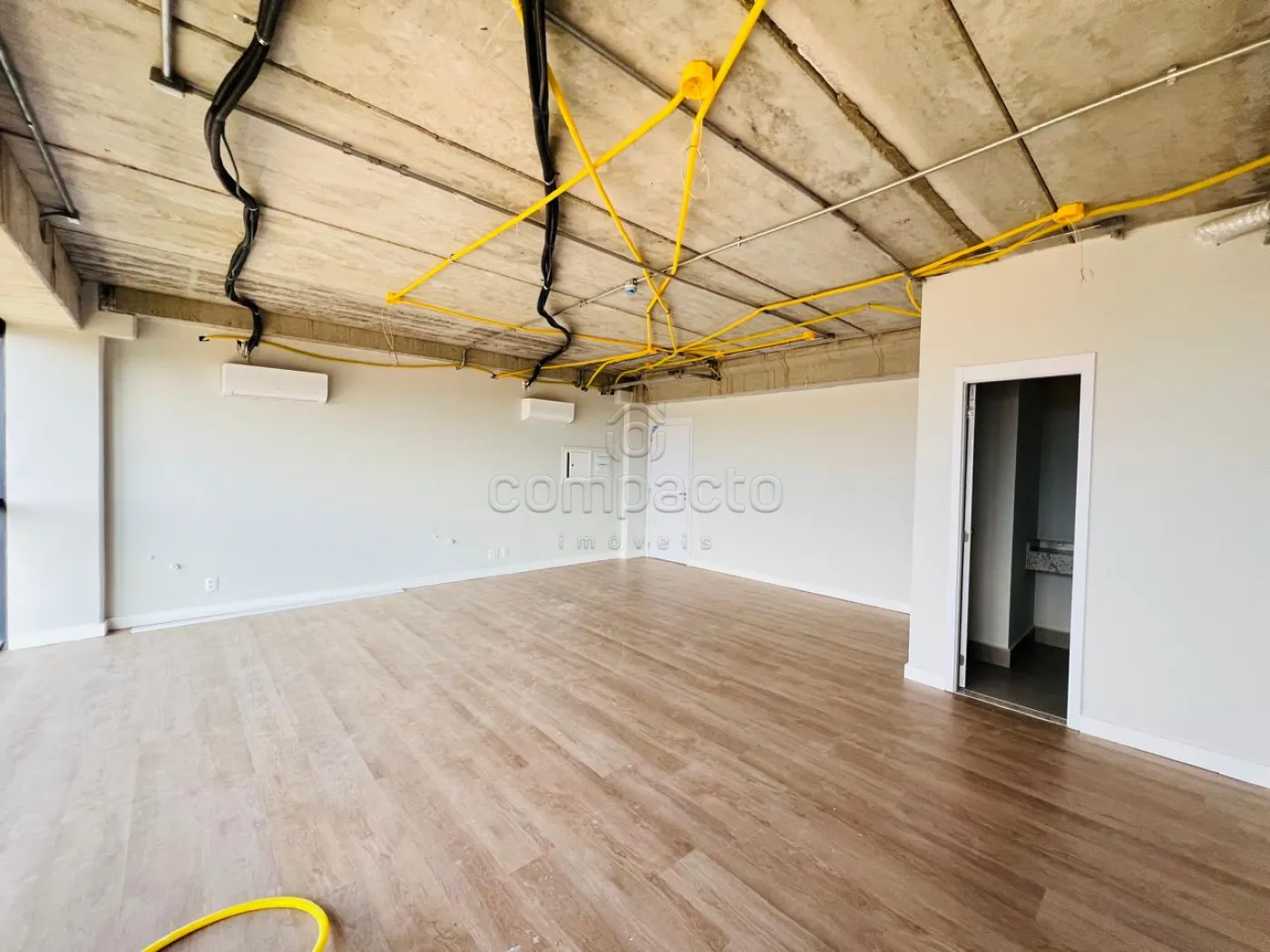 Alugar Comercial / SalaLoja Condom&iacute;nio em S&atilde;o Jos&eacute; do Rio Preto R$ 4.500,00 - Foto 7